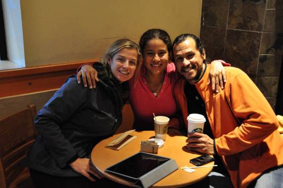 Reencontro com os amigos viajantes colombianos, Jorge e Meli, em Anchorage, maior cidade do Alaska